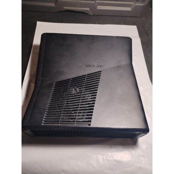 Black XBox 360 S System Has Parental Restriction On Won't Play Some Discs - Picture 1 of 9